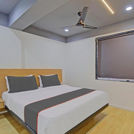 Collection O De'Pearl Hotel Сурат Экстерьер фото