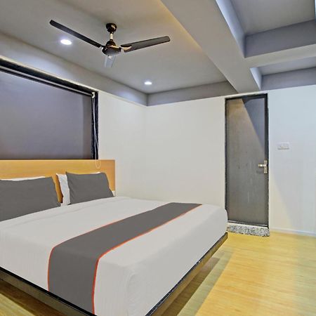 Collection O De'Pearl Hotel Сурат Экстерьер фото