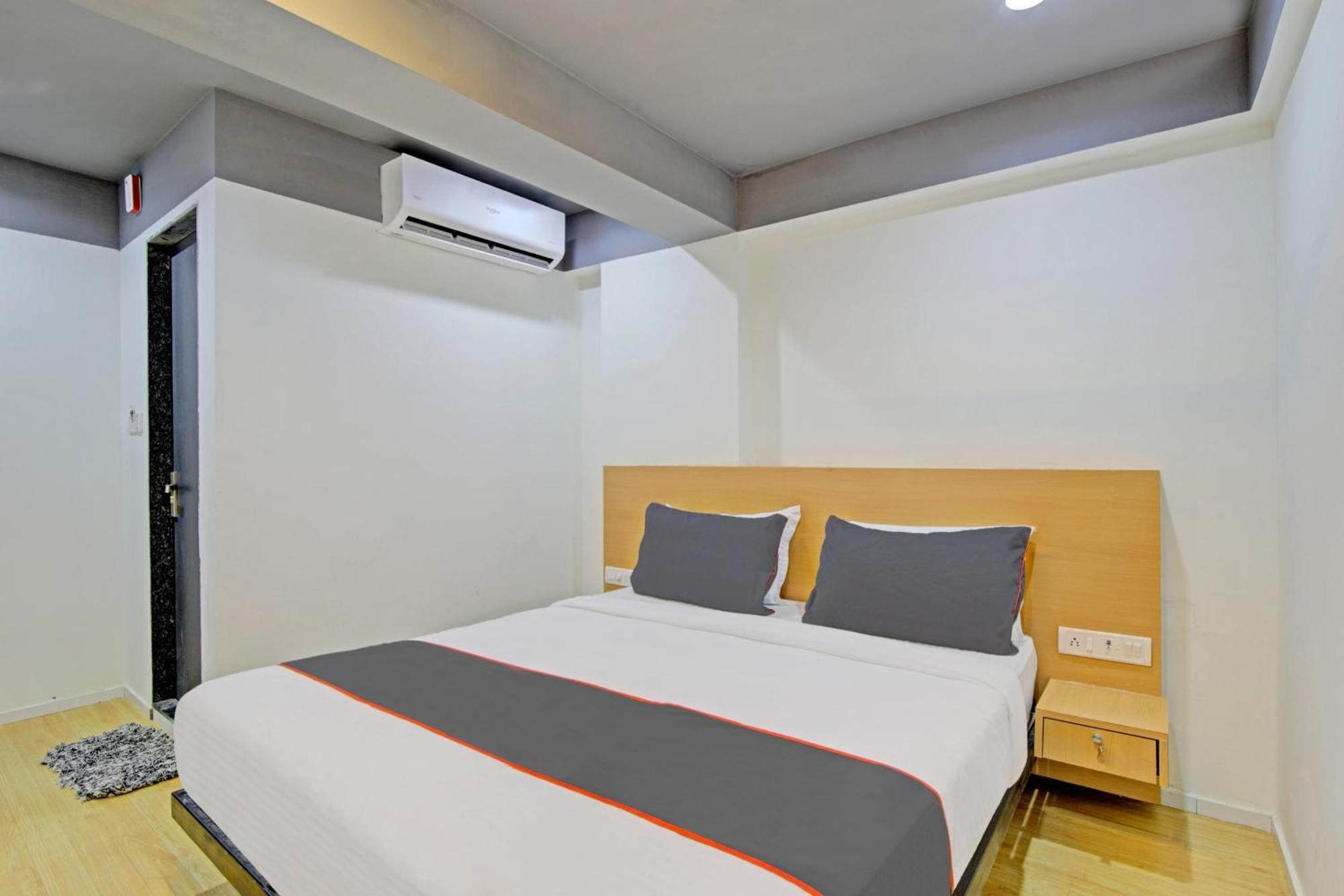 Collection O De'Pearl Hotel Сурат Экстерьер фото