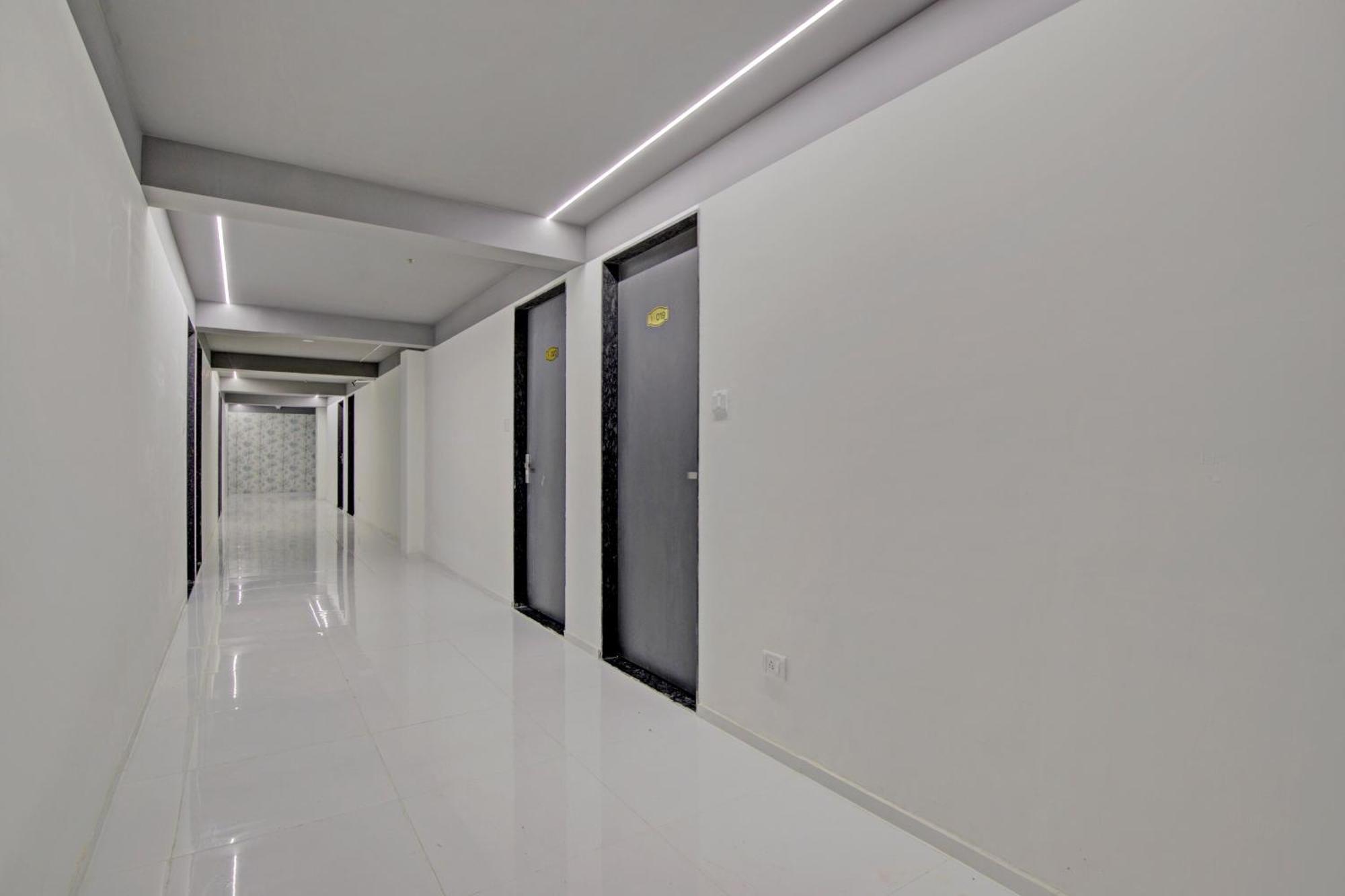 Collection O De'Pearl Hotel Сурат Экстерьер фото