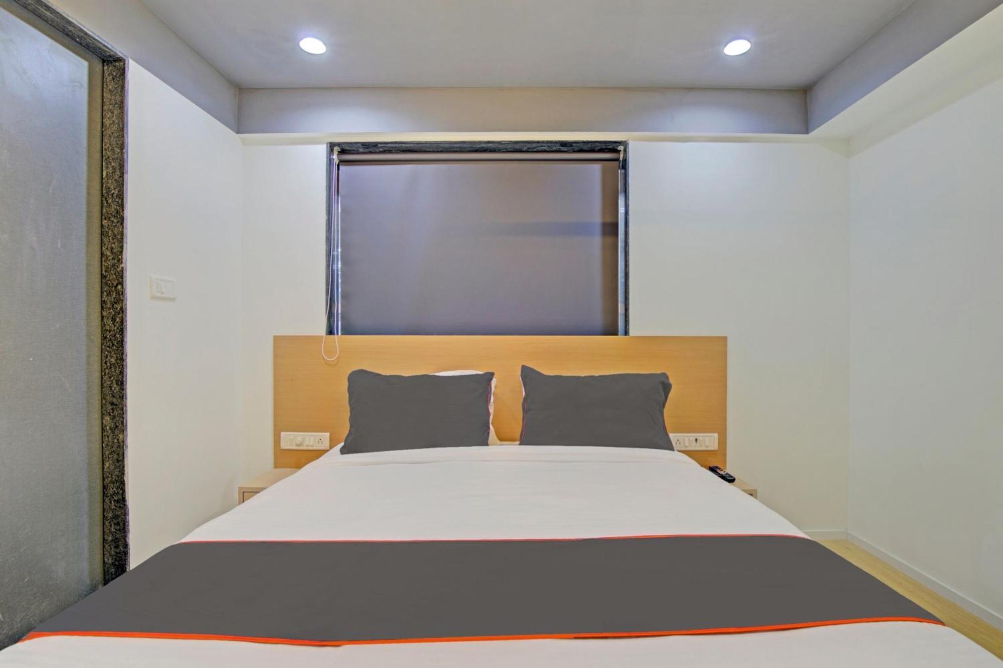 Collection O De'Pearl Hotel Сурат Экстерьер фото