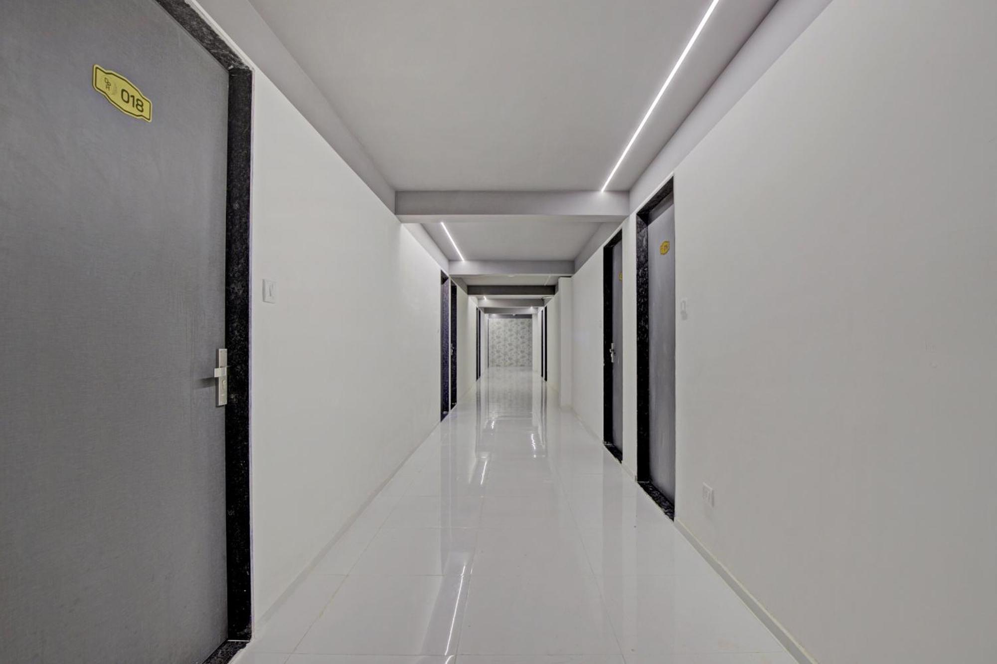 Collection O De'Pearl Hotel Сурат Экстерьер фото