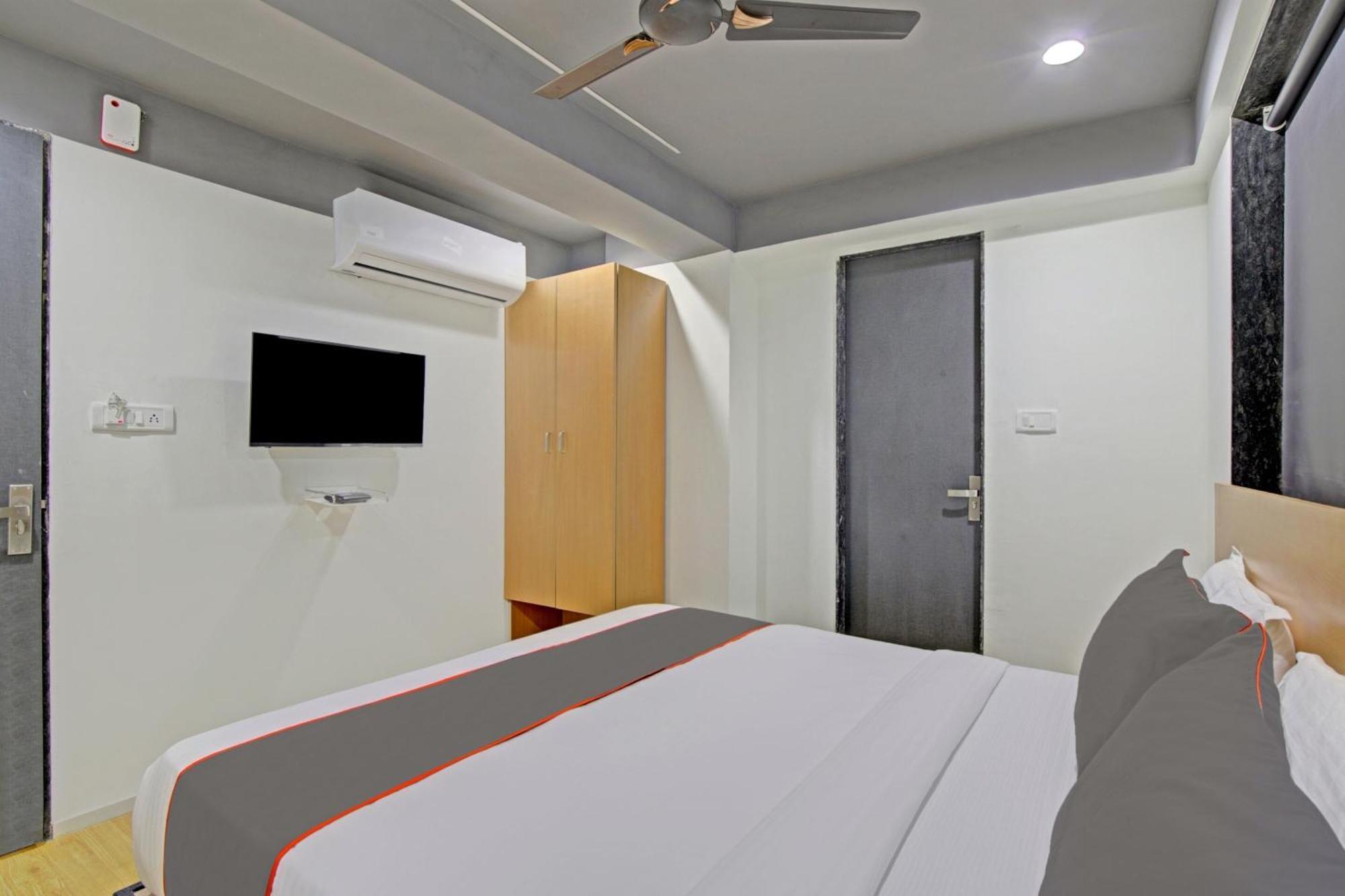Collection O De'Pearl Hotel Сурат Экстерьер фото