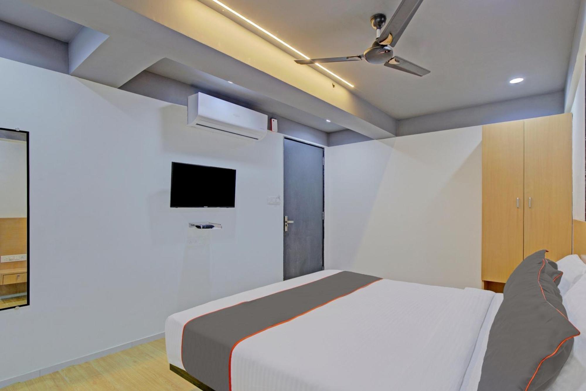 Collection O De'Pearl Hotel Сурат Экстерьер фото