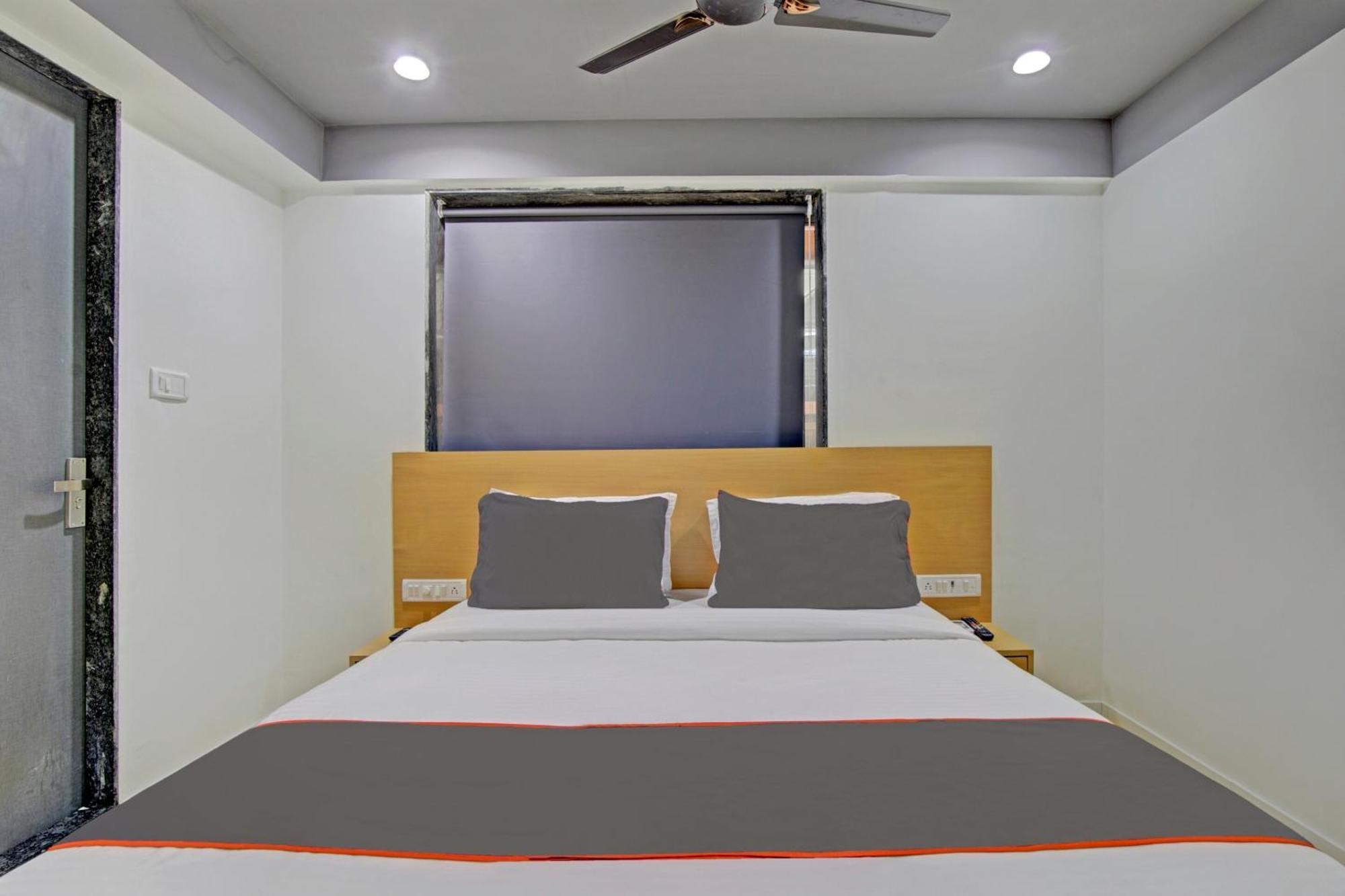Collection O De'Pearl Hotel Сурат Экстерьер фото