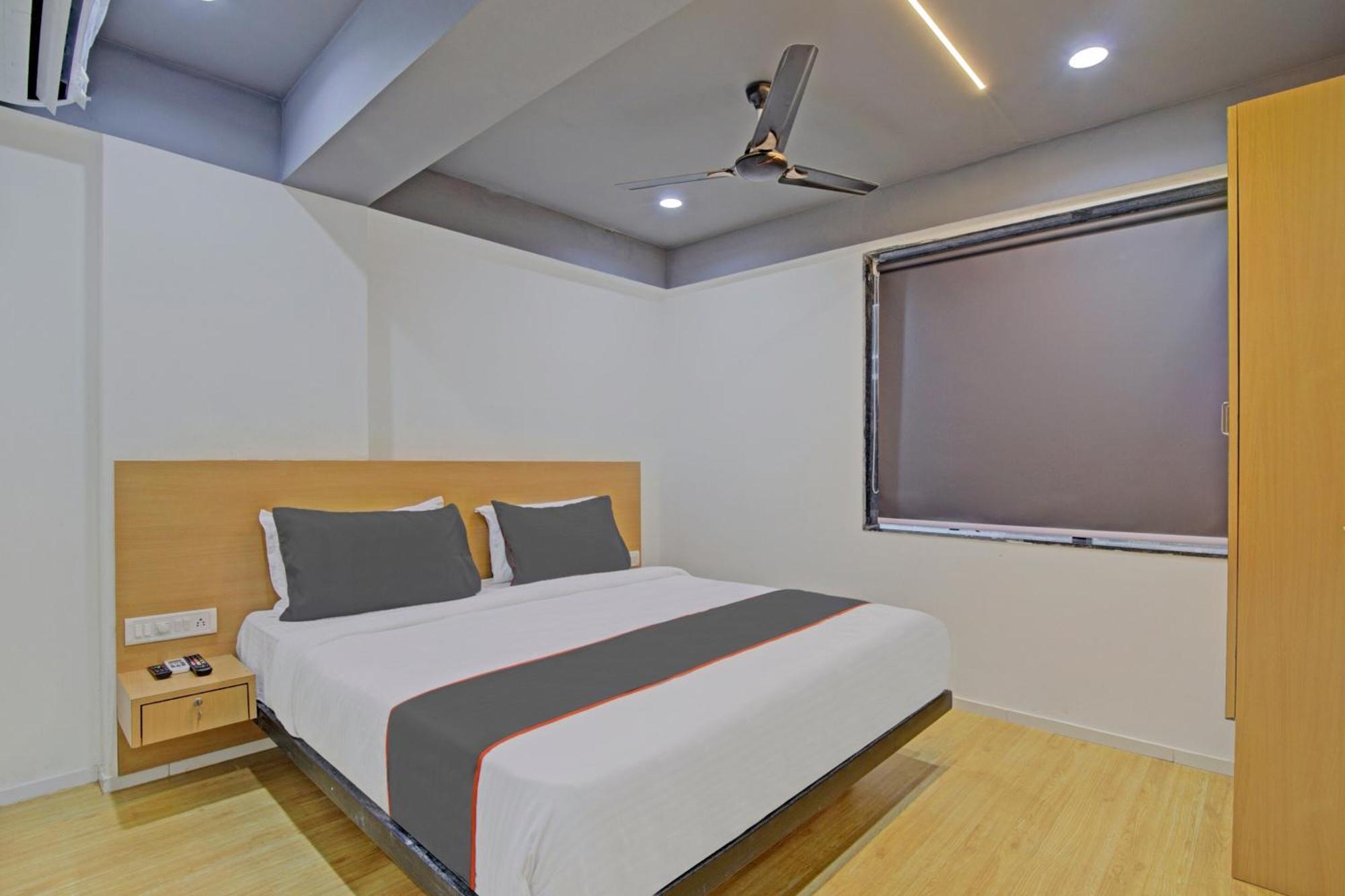 Collection O De'Pearl Hotel Сурат Экстерьер фото