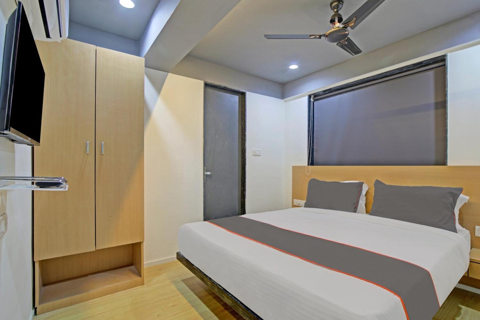 Collection O De'Pearl Hotel Сурат Экстерьер фото