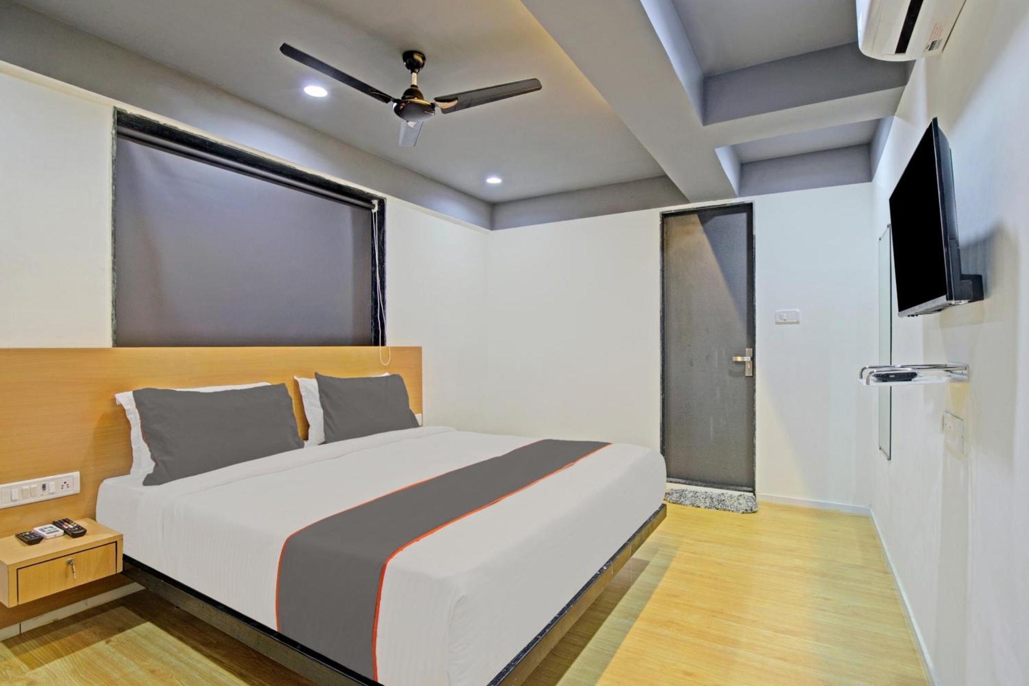 Collection O De'Pearl Hotel Сурат Экстерьер фото