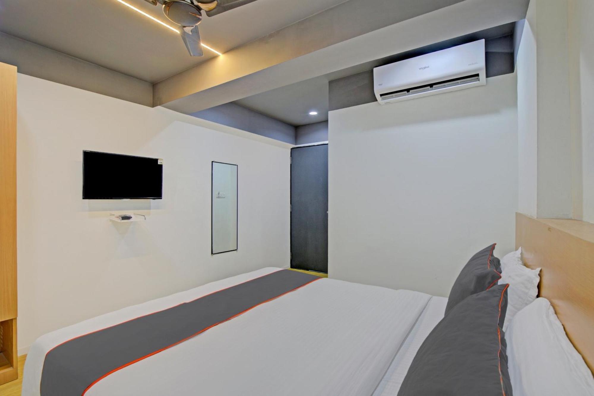 Collection O De'Pearl Hotel Сурат Экстерьер фото