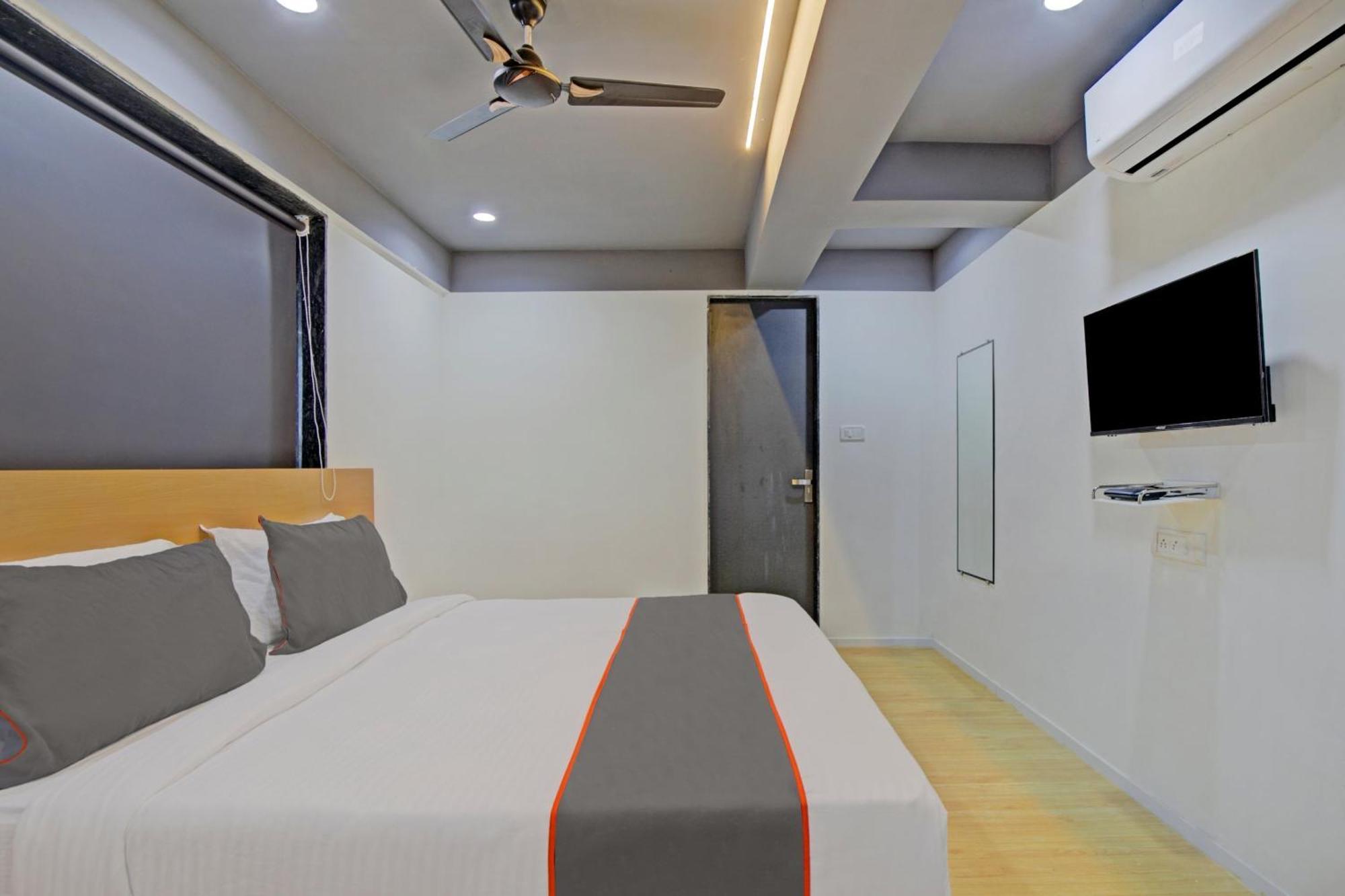 Collection O De'Pearl Hotel Сурат Экстерьер фото